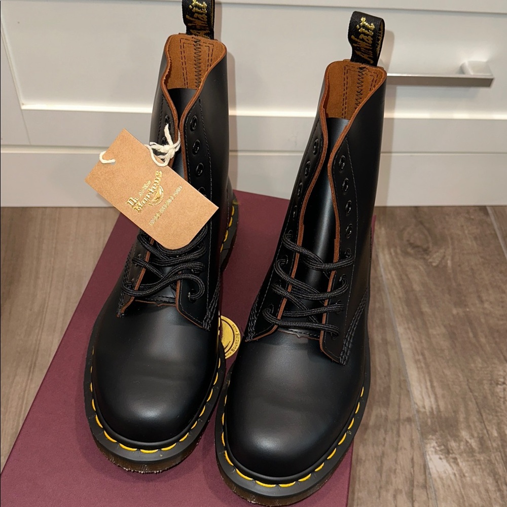 Dr Martens Lace Up Boots 1460 Vintage New England NWT 7W